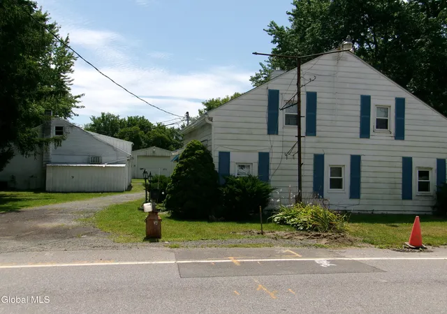 Photo 3 of Single family home for sale at 34 Halfmoon Dr, Waterford, NY 12188 | MLS# 202623106 | Listing updated on 2026-09-09