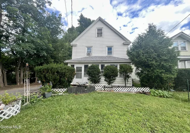 28th image of 313 Perry St, Schenectady, NY 12306 | MLS# 202623249