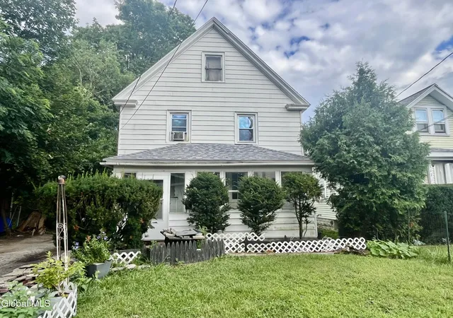 Photo 3 of Sale Pending at 313 Perry St, Schenectady, NY 12306 | MLS# 202623249 | Listing updated on 2026-08-27