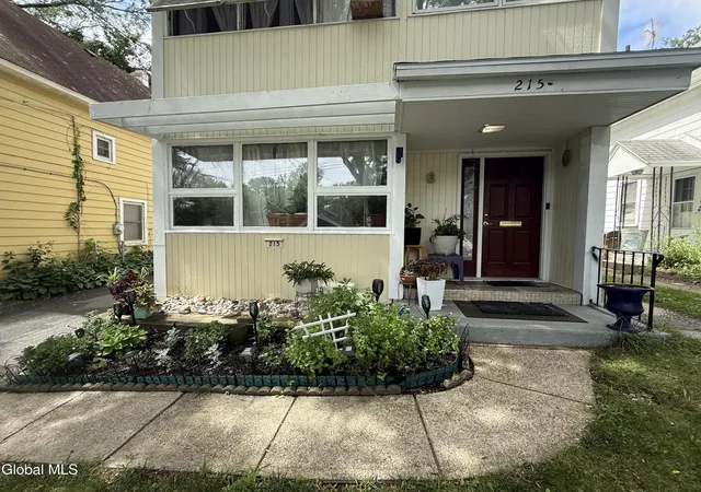 4th image of 215 Elder St, Schenectady, NY 12304 | MLS# 202623156