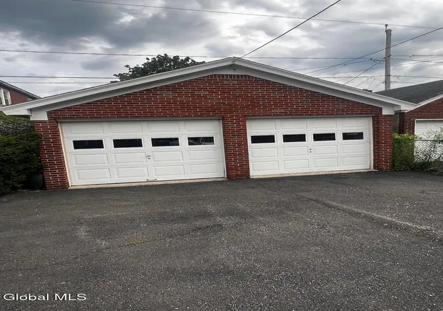 31st image of 826 New Scotland Ave, Albany, NY 12208 | MLS# 202623271