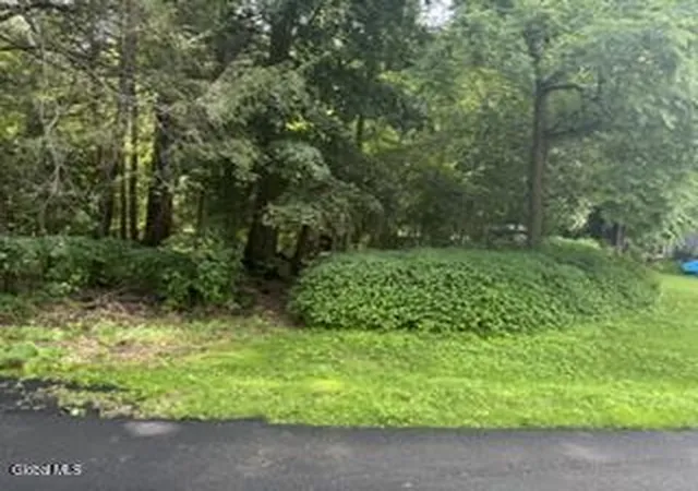 3rd image of 11 Mayfair Dr, Schenectady, NY 12302 | MLS# 202623209