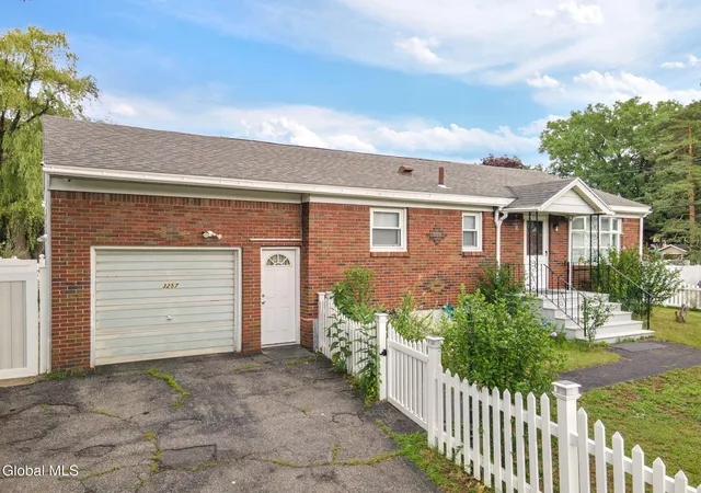 Photo 3 of Single family home for sale at 3257 Mcdonald Ave, Schenectady, NY 12304 | MLS# 202623314 | Listing updated on 2026-09-15