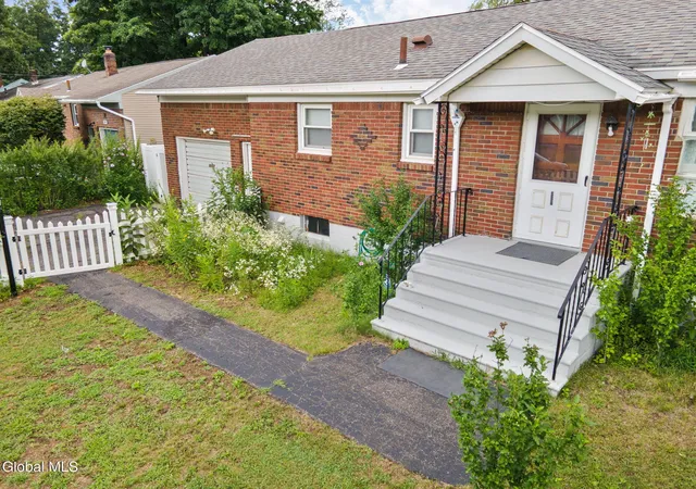 Photo 3 of Sale Pending at 3257 Mcdonald Ave, Schenectady, NY 12304 | MLS# 202623314 | Listing updated on 2026-10-08