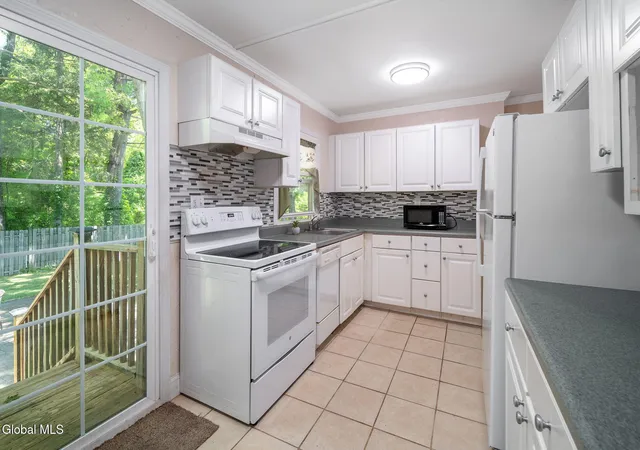 2nd image of 39 E Fernbank Ave, Delmar, NY 12054 | MLS# 202623973