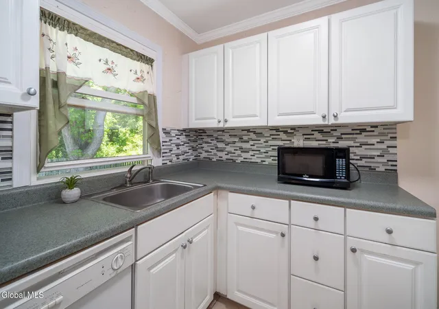 Photo 3 of Sale Pending at 39 E Fernbank Ave, Delmar, NY 12054 | MLS# 202623973 | Listing updated on 2026-08-21