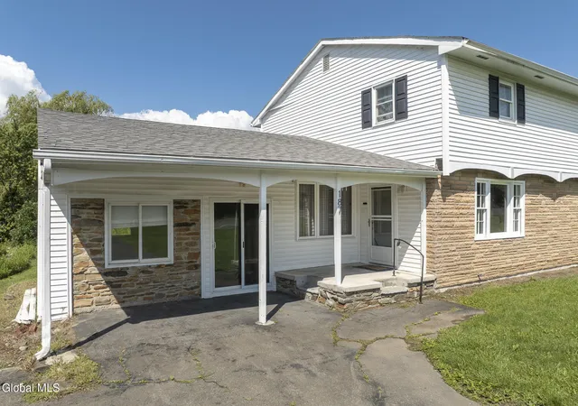 Photo 3 of Single family home for sale at 187 New York 9j, Hudson, NY 12534 | MLS# 202623225 | Listing updated on 2026-09-30