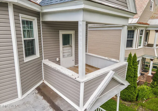 Listing Photo 4 - Condo for sale in building located at 1109 Glenwood Blvd, Schenectady, NY 12308