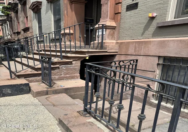 Listing Photo 4 - Condo for sale in building located at 11 Ten Broeck St, Albany, NY 12210
