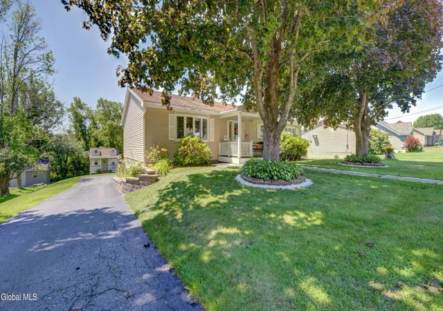 4th image of 27 Pine Ave, Johnstown, NY 12095 | MLS# 202623453