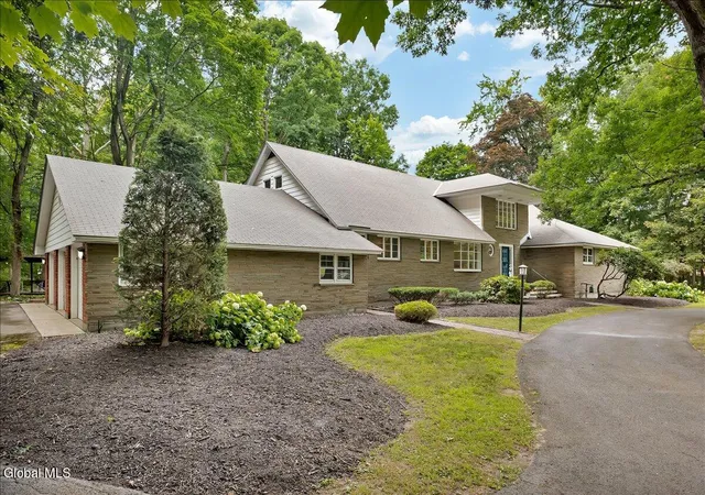 3rd image of 1005 Fairlane Rd, Schenectady, NY 12306 | MLS# 202623835