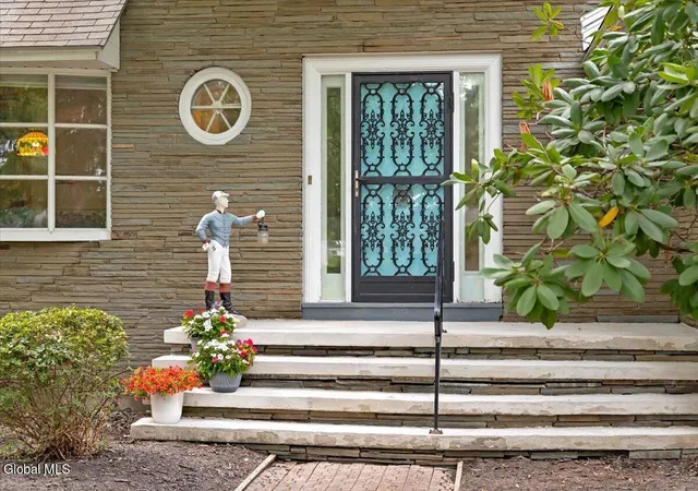 4th image of 1005 Fairlane Rd, Schenectady, NY 12306 | MLS# 202623835