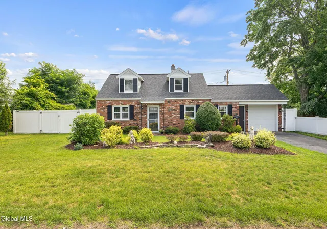 2nd image of 1021 Roberta Rd, Schenectady, NY 12303 | MLS# 202623502