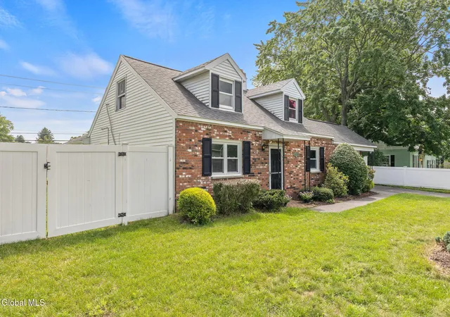 Photo 3 of Sale Pending at 1021 Roberta Rd, Schenectady, NY 12303 | MLS# 202623502 | Listing updated on 2026-08-28