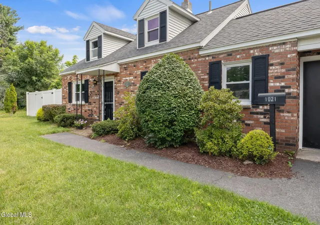 Photo 4 of Sale Pending at 1021 Roberta Rd, Schenectady, NY 12303 | MLS# 202623502 | Listing updated on 2026-08-28