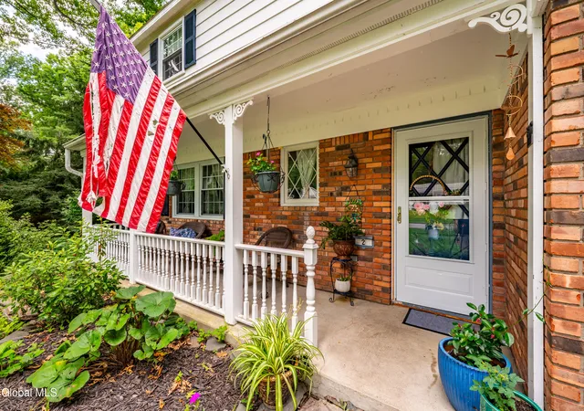Photo 4 of Sale Pending at 2 Valdepenas Ln, Clifton Park, NY 12065 | MLS# 202623434 | Listing updated on 2026-09-07