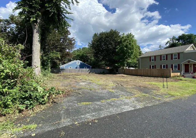 3rd image of 10 Couse Pl, East Greenbush, NY 12061 | MLS# 202623507