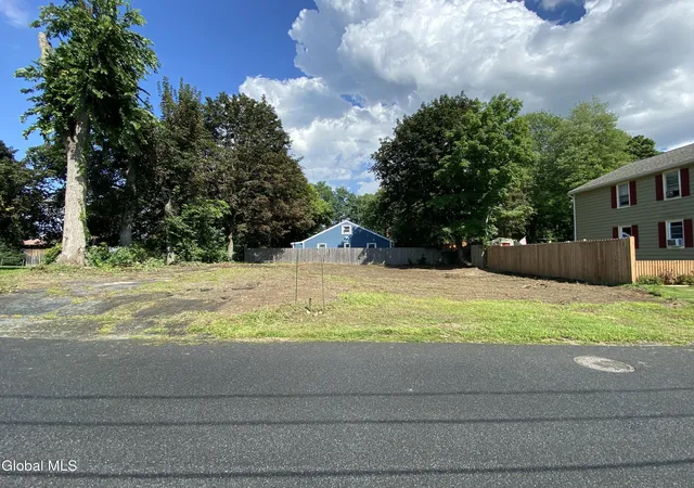 4th image of 10 Couse Pl, East Greenbush, NY 12061 | MLS# 202623507