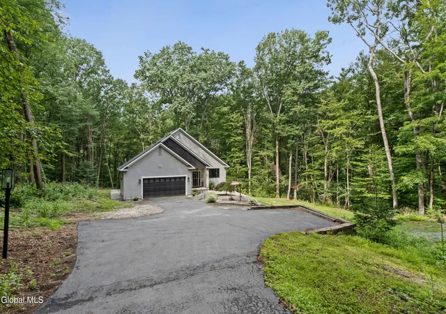 4th image of 652 Bruno Rd, Clifton Park, NY 12065 | MLS# 202623650