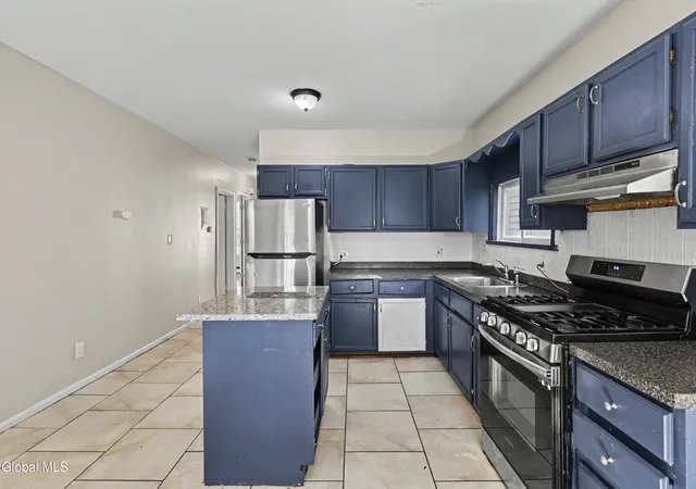 Listing Photo 5 - Condo for sale in building located at 81 N Allen St, Albany, NY 12203