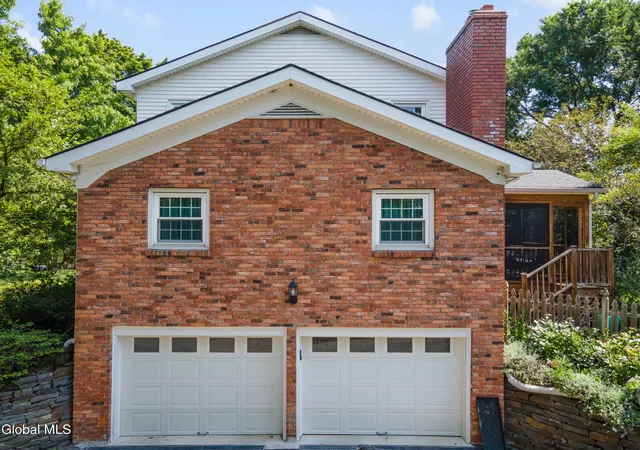 Photo 3 of Single family home for sale at 1009 Cheyenne Rd, Schenectady, NY 12302 | MLS# 202623893 | Listing updated on 2026-09-18
