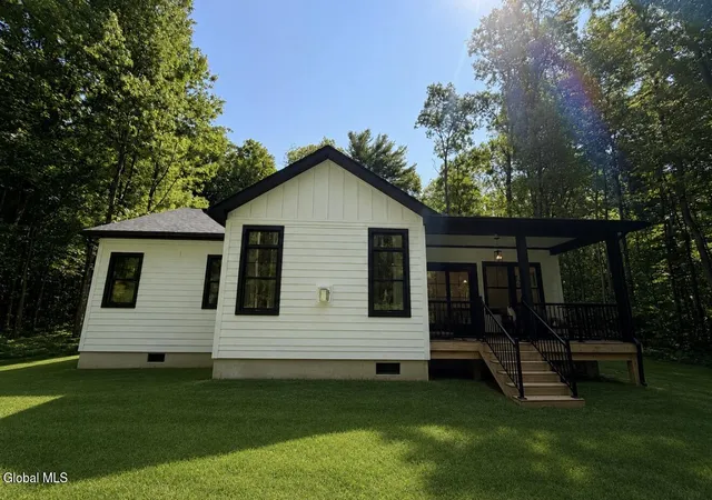 34th image of 372 Lake Ave, Saratoga Springs, NY 12866 | MLS# 202623600