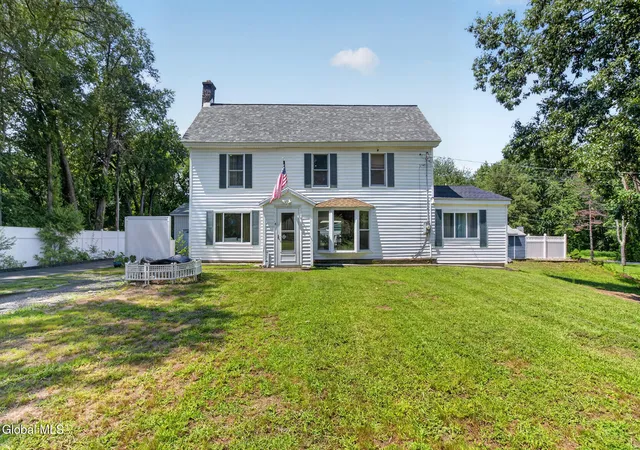 Photo 1 of Single family home for sale at 4 Dunsbach Rd, Halfmoon, NY 12065 | MLS# 202623633 | Listing updated on 2026-09-17