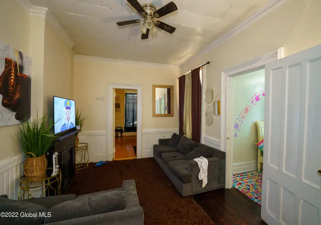 4th image of 355 Clinton Ave, New York City, NY 11238
