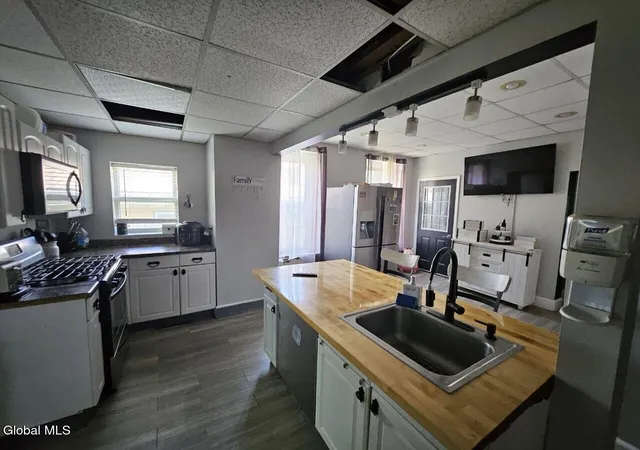 Photo 3 of Single family home for sale at 5 Maple St, Broadalbin, NY 12025 | MLS# 202623753 | Listing updated on 2026-10-01