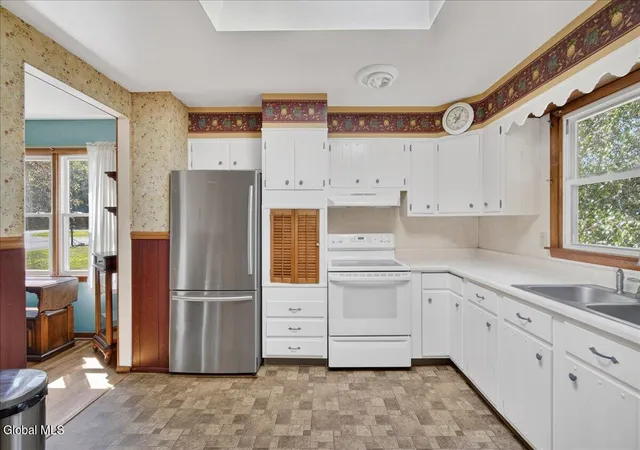 5th image of 31 Brunswick Park Dr, Brunswick, NY 12180 | MLS# 202624405