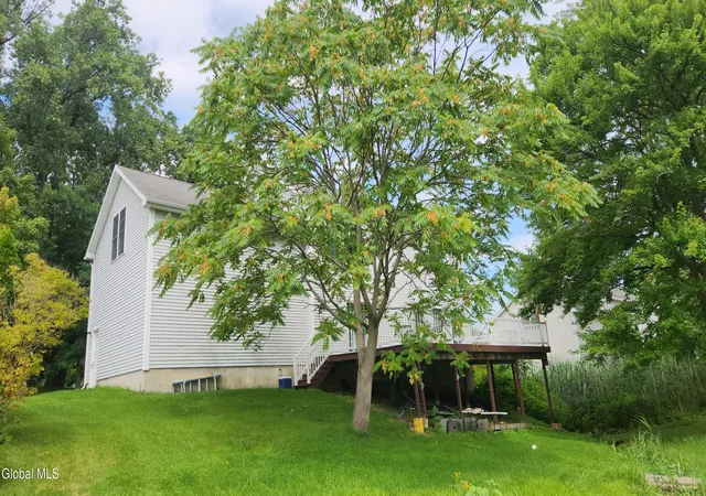 Photo 4 of Single family home for sale at 5 Homestead Dr, Latham, NY 12110 | MLS# 202623757 | Listing updated on 2026-08-14