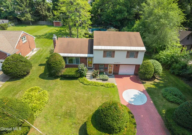 3rd image of 1783 St Mary'S Ln, Schenectady, NY 12303 | MLS# 202624185