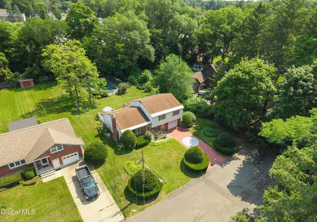 4th image of 1783 St Mary'S Ln, Schenectady, NY 12303 | MLS# 202624185