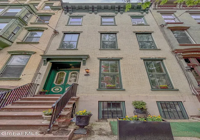 2nd image of 149 Lancaster St, Albany, NY 12210