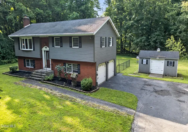 Single family home for sale at 295 Font Grv Rd, Slingerlands, NY 12159 | MLS# 202623739