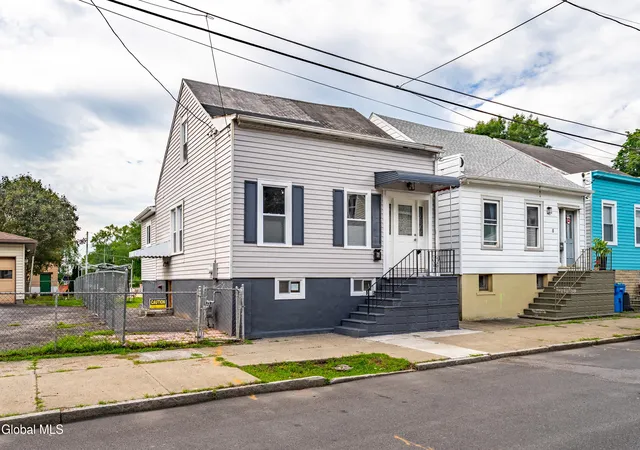 3rd image of 6 Garden St, Albany, NY 12209 | MLS# 202623777