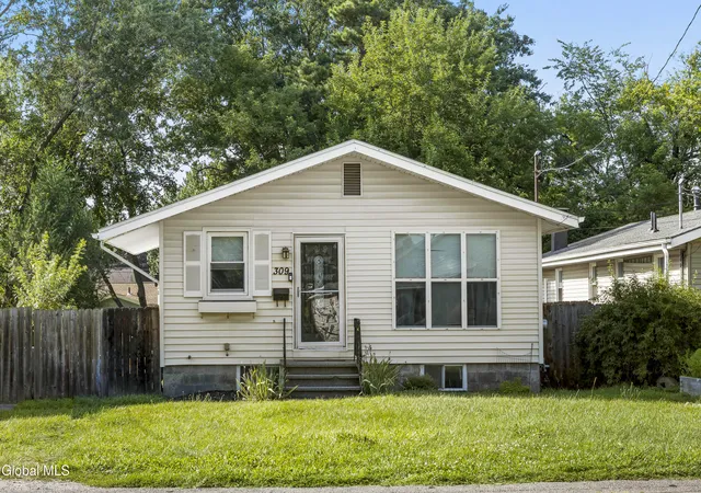 2nd image of 309 Manchester Rd, Schenectady, NY 12304 | MLS# 202624383