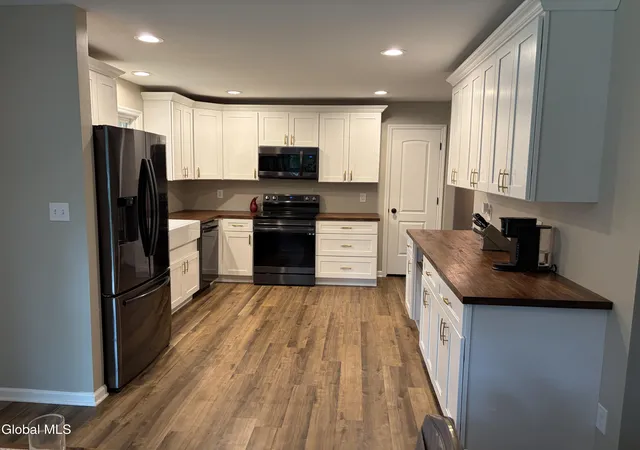 Photo 3 of Sale Pending at 606 Via Ponderosa, Schenectady, NY 12303 | MLS# 202623780 | Listing updated on 2026-08-26