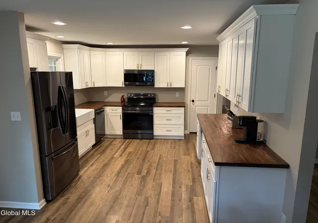 Photo 3 of Sale Pending at 606 Via Ponderosa, Schenectady, NY 12303 | MLS# 202623780 | Listing updated on 2026-08-26