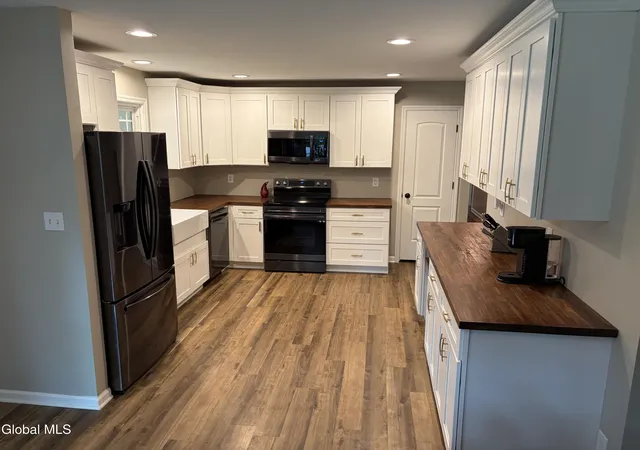 Photo 4 of Sale Pending at 606 Via Ponderosa, Schenectady, NY 12303 | MLS# 202623780 | Listing updated on 2026-08-26