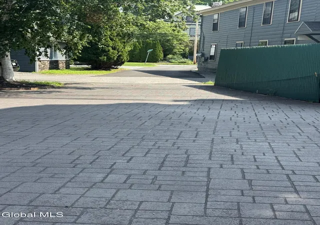 37th image of 146 Regent St, Saratoga Springs, NY 12866 | MLS# 202623857