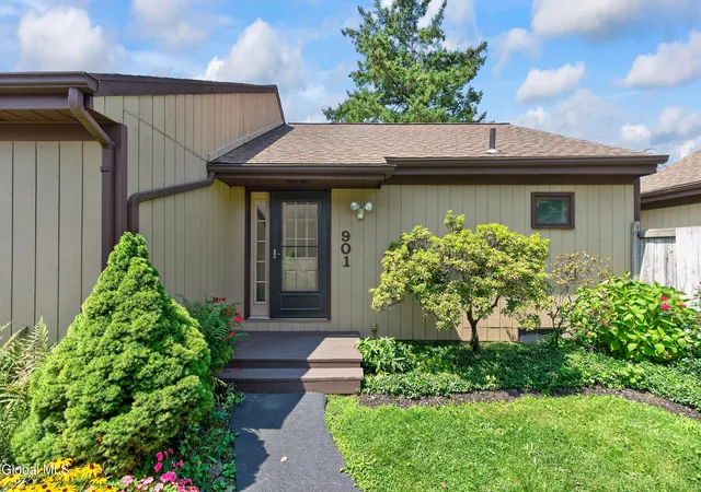 1st image of 901 Huntington Ct, East Greenbush, NY 12061 | MLS# 202623762