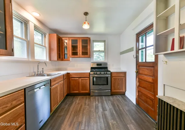 4th image of 19 Albion Ave, Albany, NY 12209 | MLS# 202623965