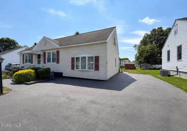 2nd image of 1205 Highbridge Rd, Schenectady, NY 12303 | MLS# 202623904