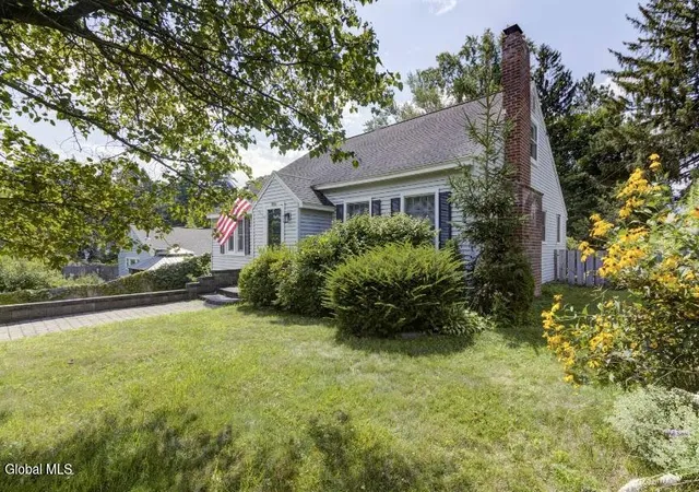 2nd image of 1974 Nott St, Schenectady, NY 12309 | MLS# 202623913