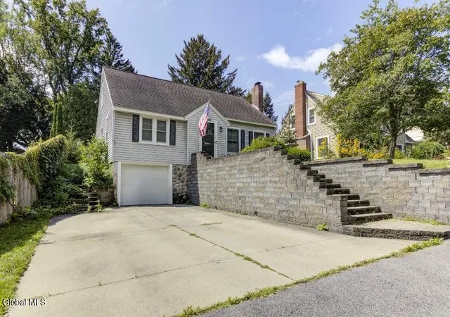 Photo 3 of Single family home for sale at 1974 Nott St, Schenectady, NY 12309 | MLS# 202623913 | Listing updated on 2026-09-14