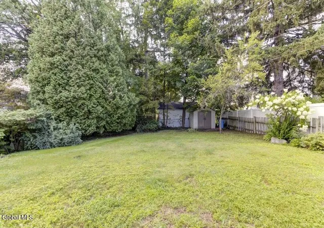 Photo 4 of Single family home for sale at 1974 Nott St, Schenectady, NY 12309 | MLS# 202623913 | Listing updated on 2026-09-14