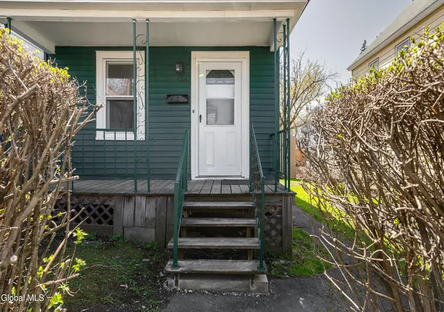 2nd image of 556 Clarendon St, Schenectady, NY 12308 | MLS# 202623995