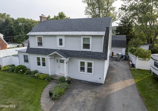 Photo 3 of Single family home for sale at 1715 Amsterdam Rd, Schenectady, NY 12302 | MLS# 202623939 | Listing updated on 2026-09-14
