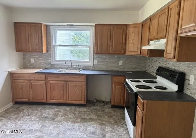 3rd image of 162 Putnam Rd, Schenectady, NY 12306 | MLS# 202623957